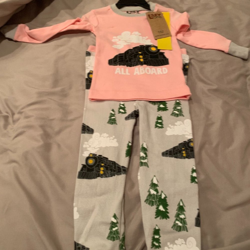 SALE!  LAZY ONE P J'S 2T  NWT